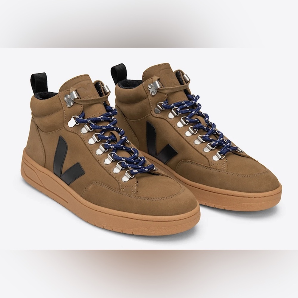 NWOB Veja RORAIMA NUBUCK TENT BLACK